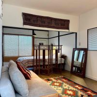 京都市北区紫竹高縄町の賃貸物件/ベッドでゴロゴロ、ソファでくつろぐ、デスクで作業と使い分けがしやすそう