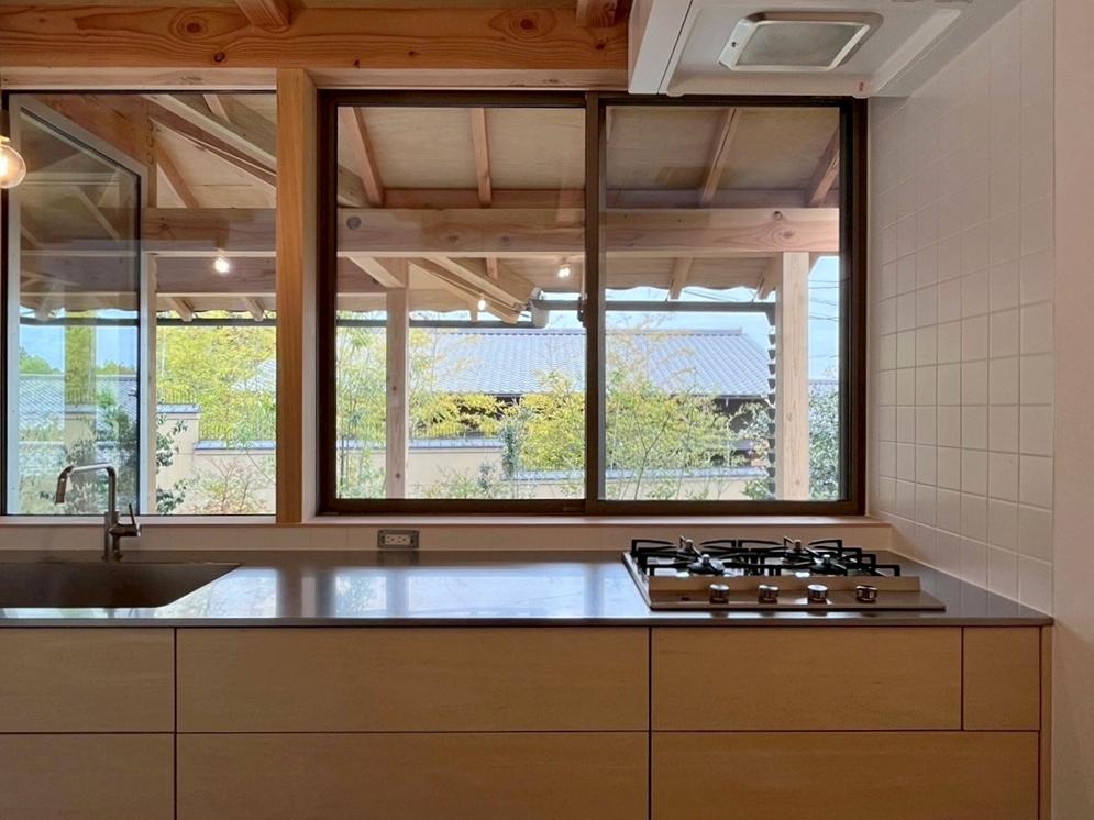 京都市左京区修学院檜峠町11-23の賃貸物件/A号室｜4つ口ガスコンロ。窓を開けて作業も可能