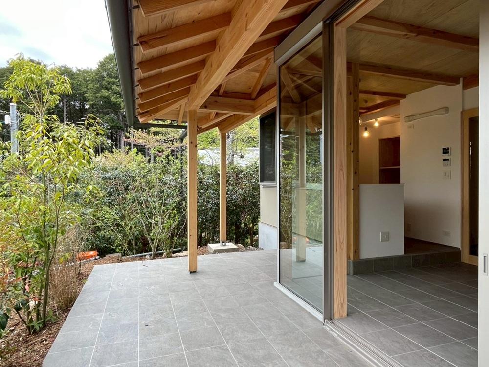 京都市左京区修学院檜峠町11-23の賃貸物件/A号室｜この立っている側に木製の塀が設置される。他2方は植栽にて目隠し。