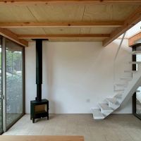 京都市左京区修学院檜峠町11-23の賃貸物件/B号室｜この区画はエアコン2基と薪ストーブが既に設置済！