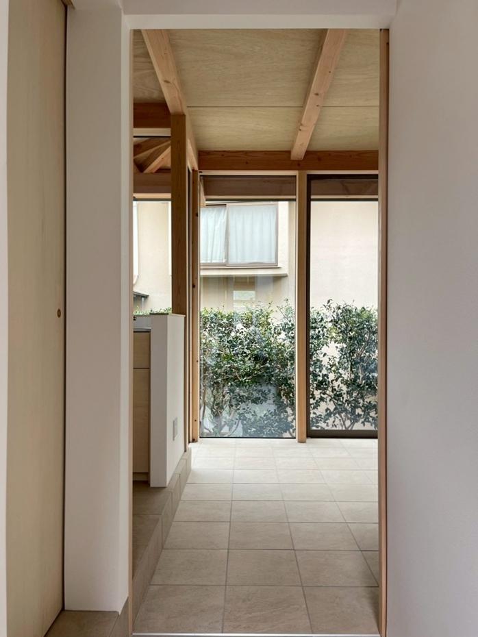 京都市左京区修学院檜峠町11-23の賃貸物件/B号室｜玄関からのショット。