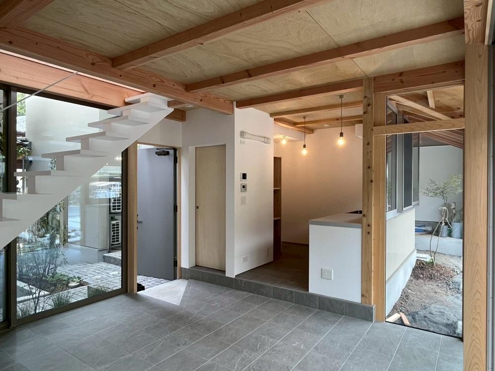 京都市左京区修学院檜峠町11-23の賃貸物件/C号室｜とにかくガラス面が多い