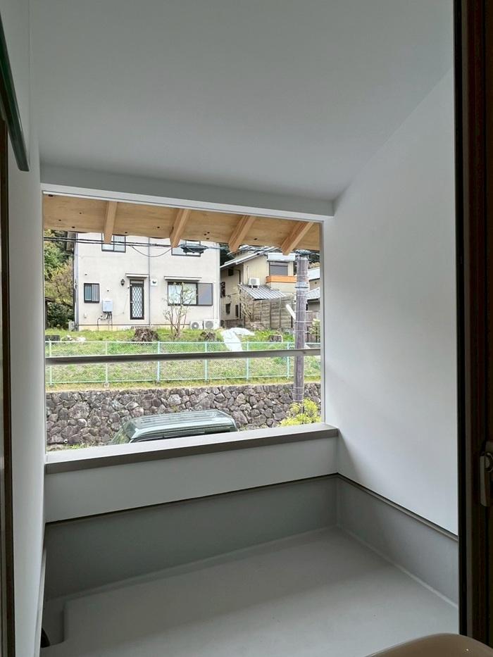 京都市左京区修学院檜峠町11-23の賃貸物件/C号室｜2階のバルコニーはゆったりめ