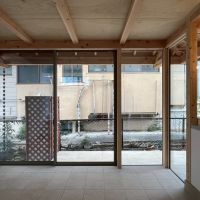 京都市左京区修学院檜峠町11-23の賃貸物件/D号室｜この区画はアトリエやオフィスとしても利用可能。正面（北側）には隣家。