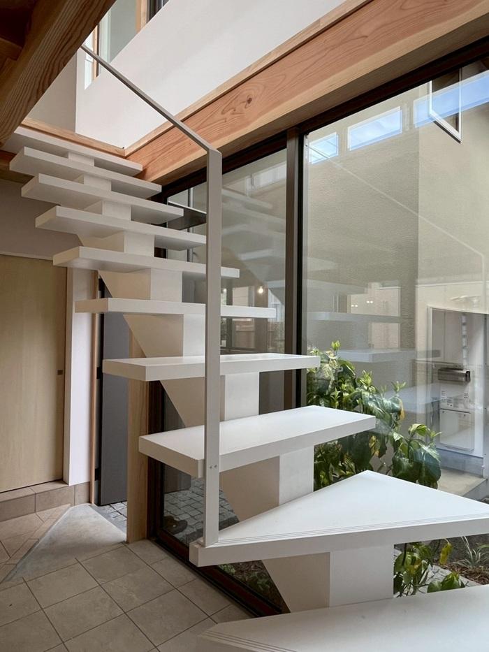 京都市左京区修学院檜峠町11-23の賃貸物件/D号室｜階段側（共用部側）の掃き出し窓も開閉可能。