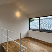 京都市左京区修学院檜峠町11-23の賃貸物件/D号室｜窓の向こうは隣家の屋根瓦。目線は気になりません。