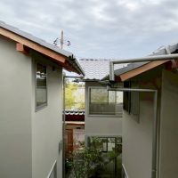 京都市左京区修学院檜峠町11-23の賃貸物件/傾斜地を活かして各戸の高さが異なり、目線を少しずつずらしてある