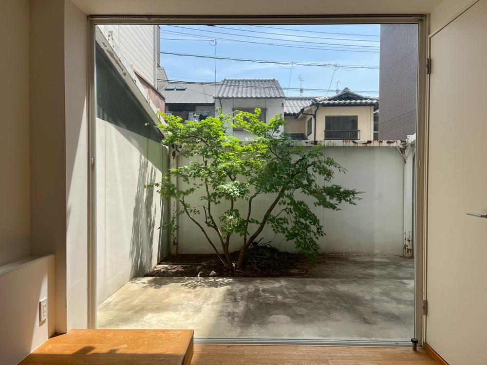 京都市下京区西七条御領町53の賃貸物件/南側は隣地にある集合住宅の駐輪場なので空がしっかり見えます