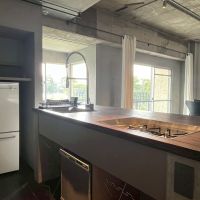 京都市左京区銀閣寺前町10の賃貸物件/キッチン背後には埋込の食器棚があり見た目以上に十分な収納量。