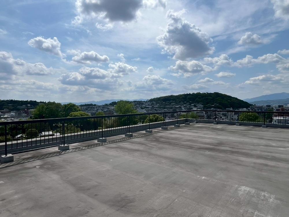 京都市左京区銀閣寺前町10の賃貸物件/吉田山方面もこの通り。というか360度見渡すことが出来る頗る開放感。