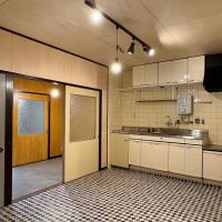 京都市中京区西ノ京笠殿町97の賃貸物件/納戸の左のドアは廊下へと通じます
