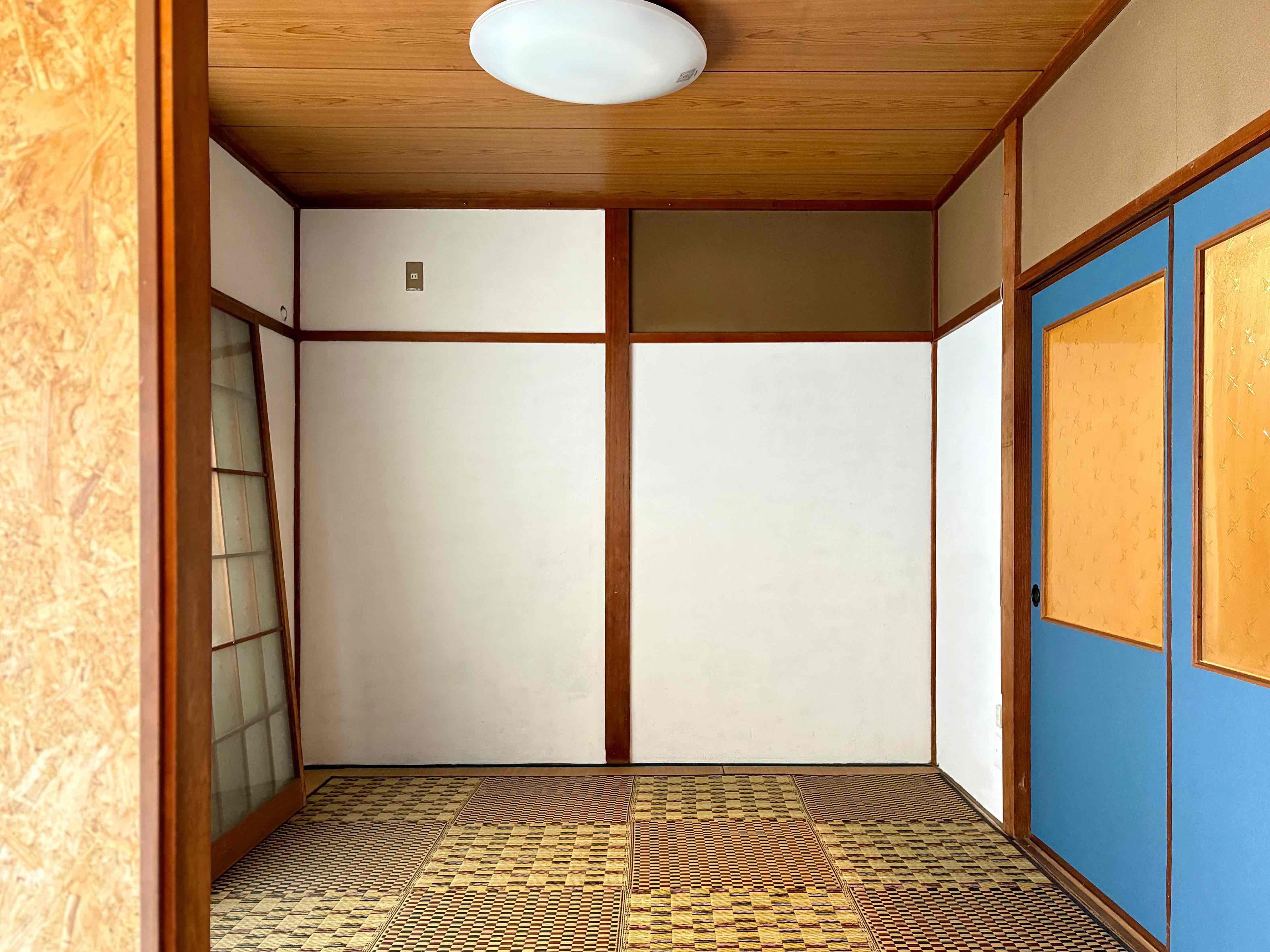 京都市中京区西ノ京笠殿町97の賃貸物件/木の天井や柱の風合いが空間全体を優しく引き締めます