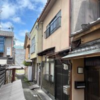 京都市中京区西ノ京笠殿町97の賃貸物件/懐かしさを感じる細い路地の真ん中に佇む本物件