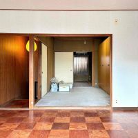 京都市中京区壬生森町58-29の賃貸物件/洋室、和室、和室の順で繋がっていく2階。右端に寝そべっている襖で区切ることも可能