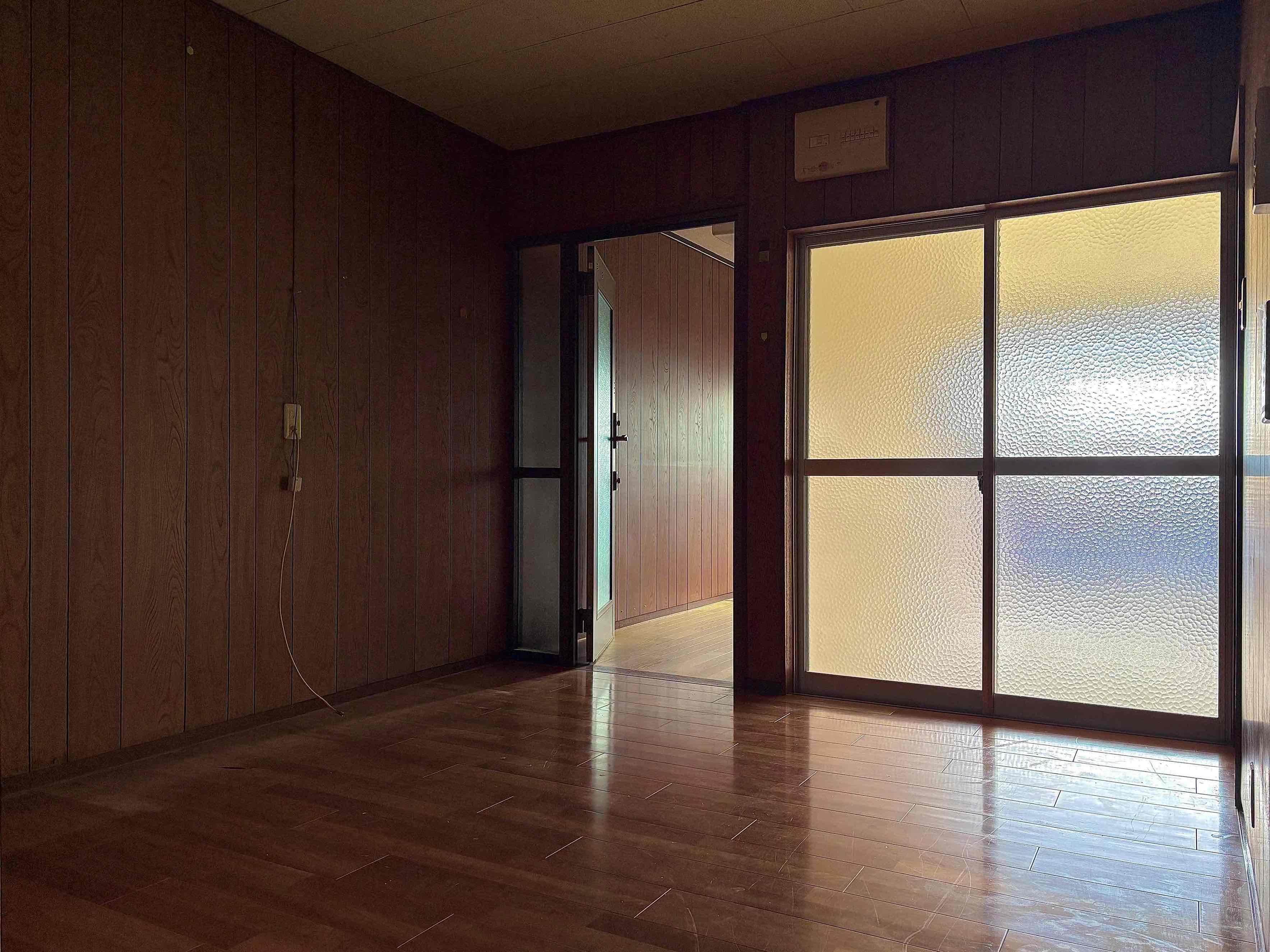 京都市中京区壬生森町58-29の賃貸物件/作業の合間にひと息つける居場所。ガラス戸を付けるとこんな感じ