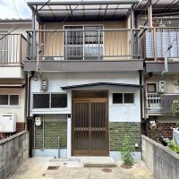 京都市右京区太秦和泉式部町3-43の賃貸物件/敷地にはバイク・自転車であれば駐輪可能。駐車は不可能なサイズ