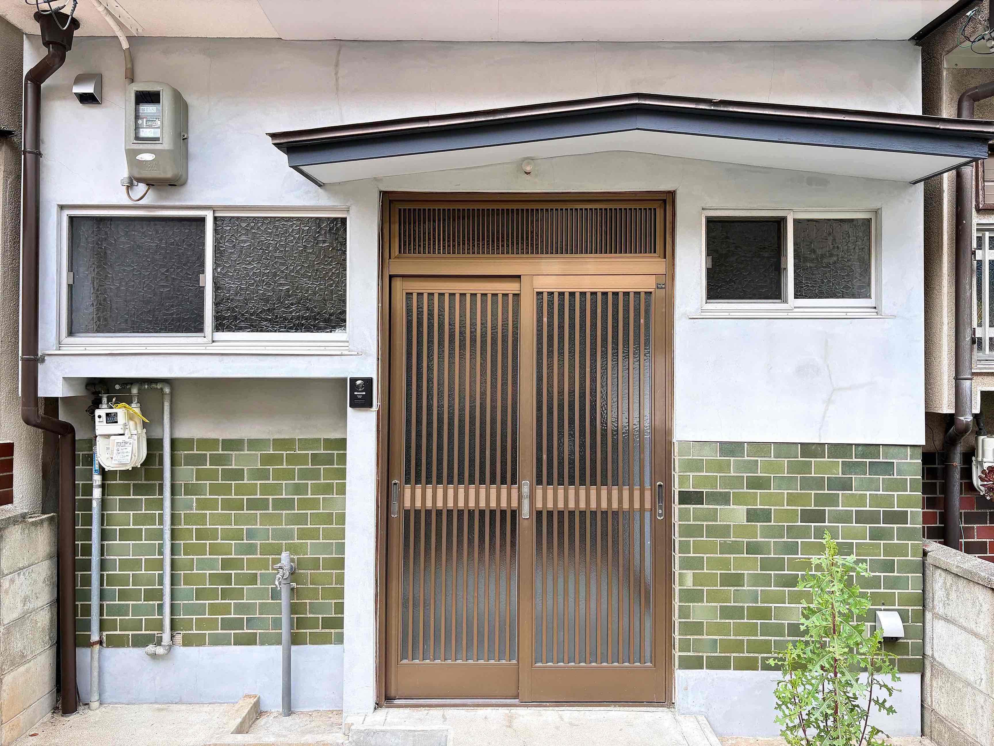 京都市右京区太秦和泉式部町3-43の賃貸物件/レトロなグリーンタイルがさりげない個性を添えます
