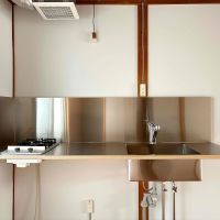 京都市右京区太秦和泉式部町3-43の賃貸物件/2口ガスコンロ。キッチン下収納は工夫が必要