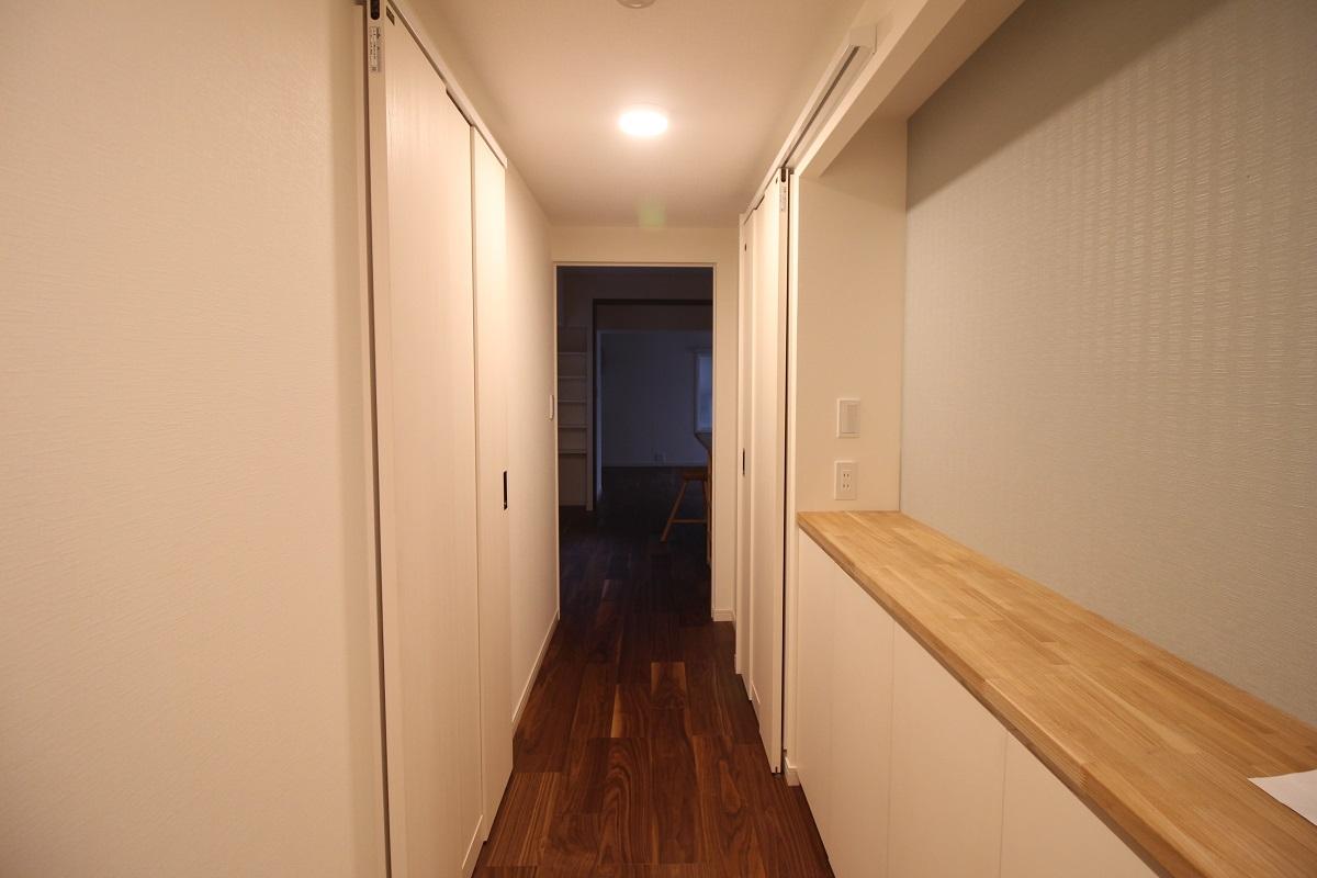 長めの廊下