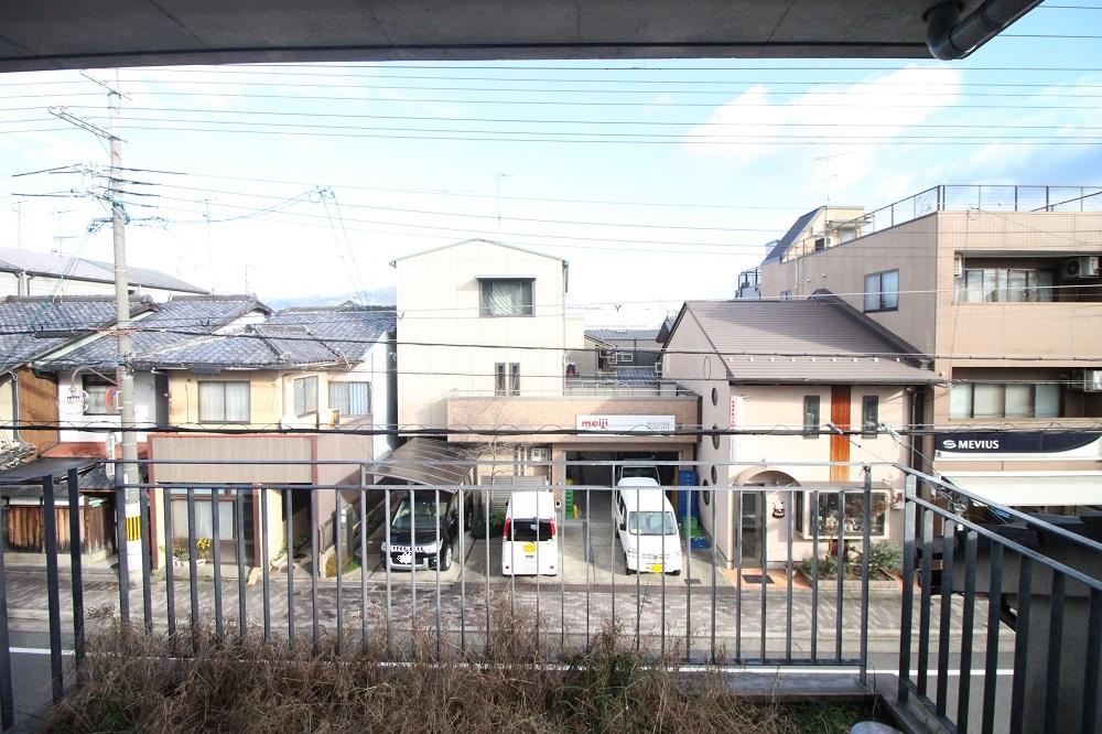 手前が植栽スペース。
