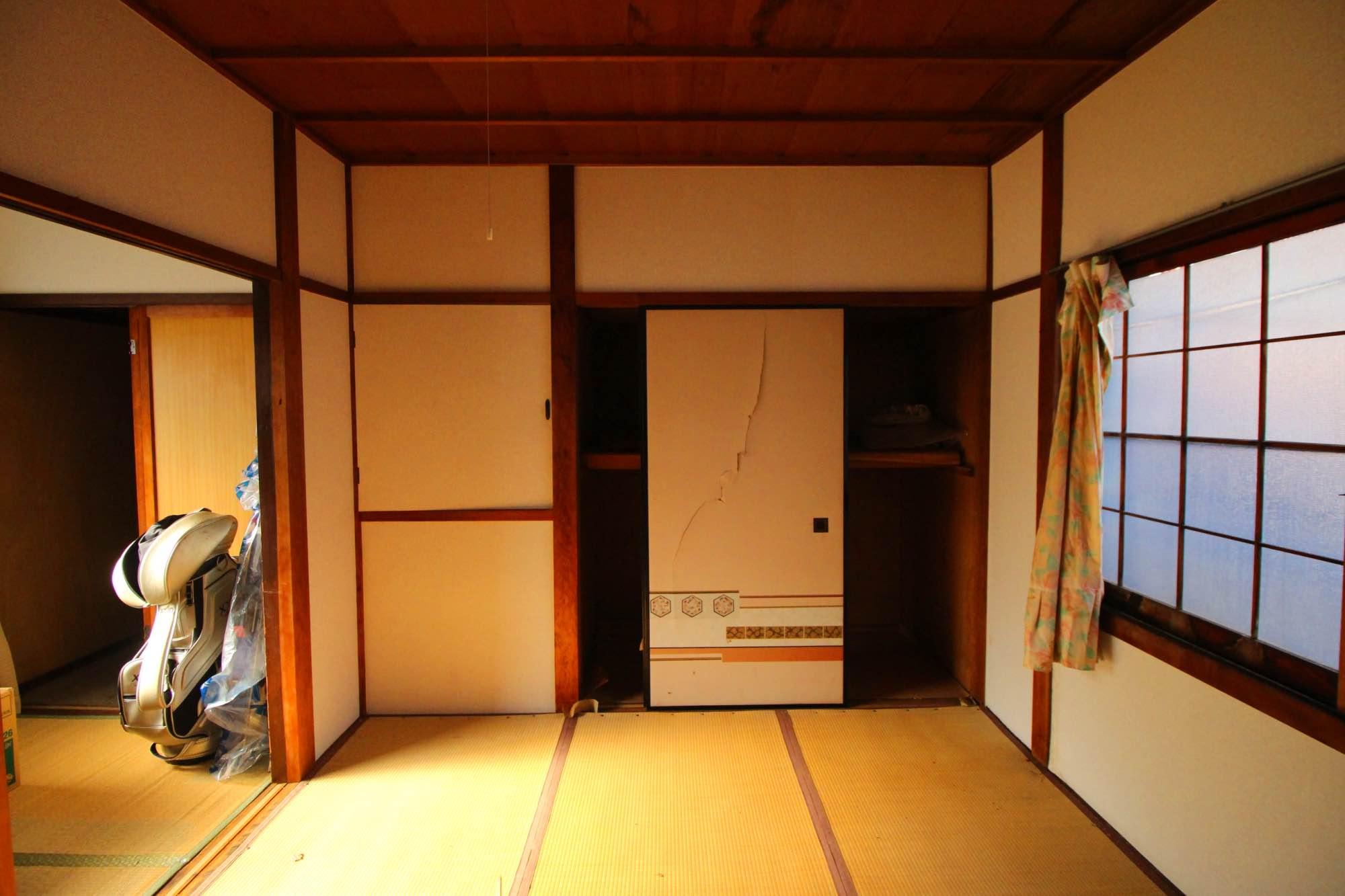 手前の居住用スペースだった2階。