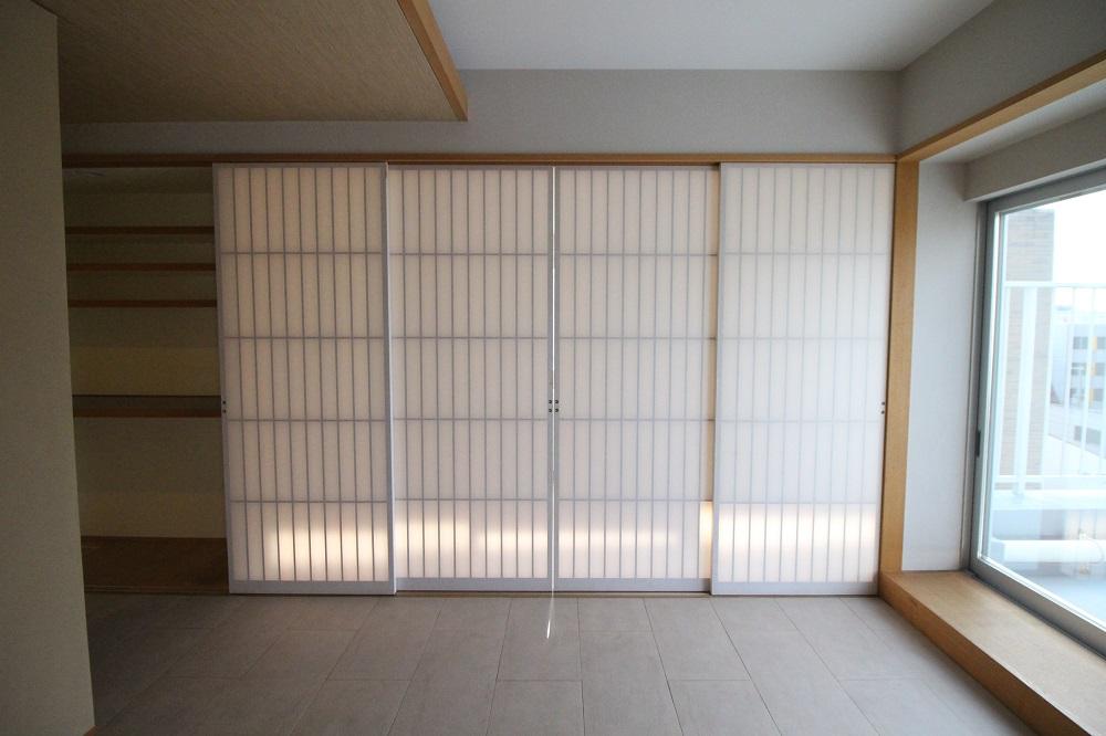 この建具でダイニングをピシャリ。