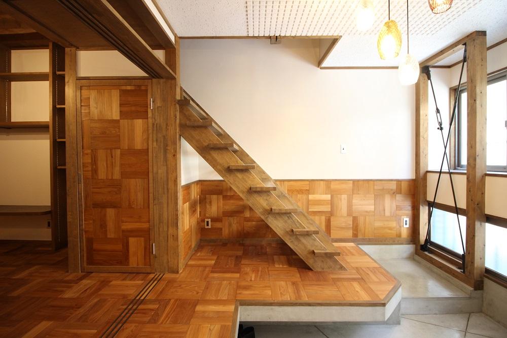 京都府京都市上京区丸太町通黒門東入藁屋町の賃貸物件/ちょうど腰掛けれる段差