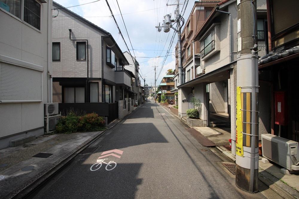 交通量の少ない前面道路