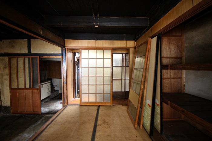 建具は当初の物から入れ替わっている模様