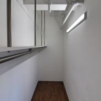 京都府京都市下京区五条通高倉角堺町21の賃貸物件/ジャケットなど多くかけれる収納スペース