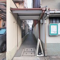 京都市上京区猪熊通丸太町下る中之町の売買物件/この路地を入ります