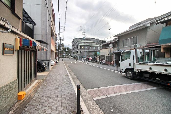 向こうに見える緑が二条城