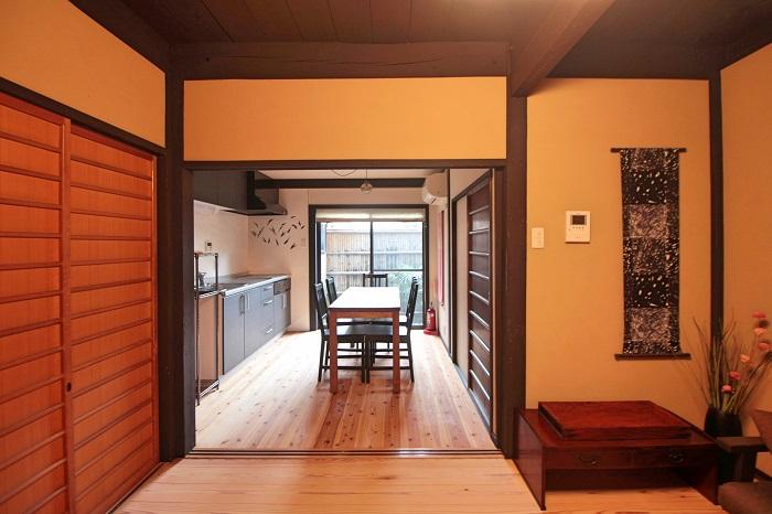 京都市中京区壬生松原町45-8の売買物件/真ん中の引き違い戸を外して使うとスカッとします　※写真は過去の賃貸募集時のもの