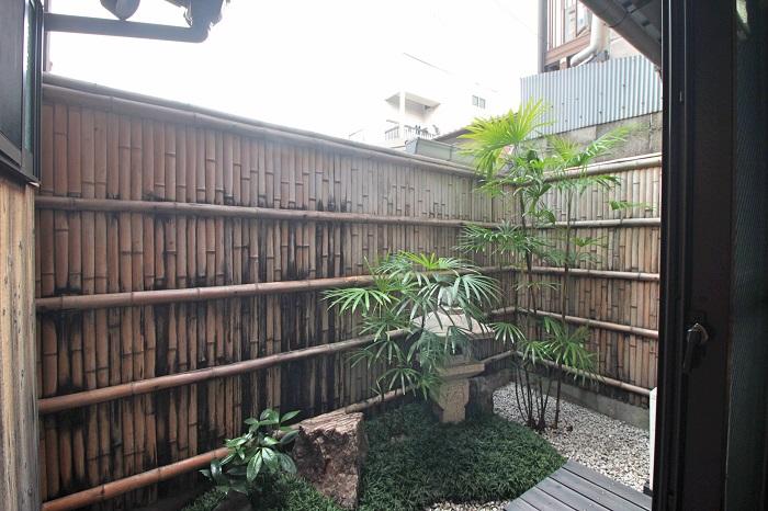 京都市中京区壬生松原町45-8の売買物件/綺麗に管理された庭。縁側もあり。トイレはこの左側　※写真は過去の賃貸募集時のもの