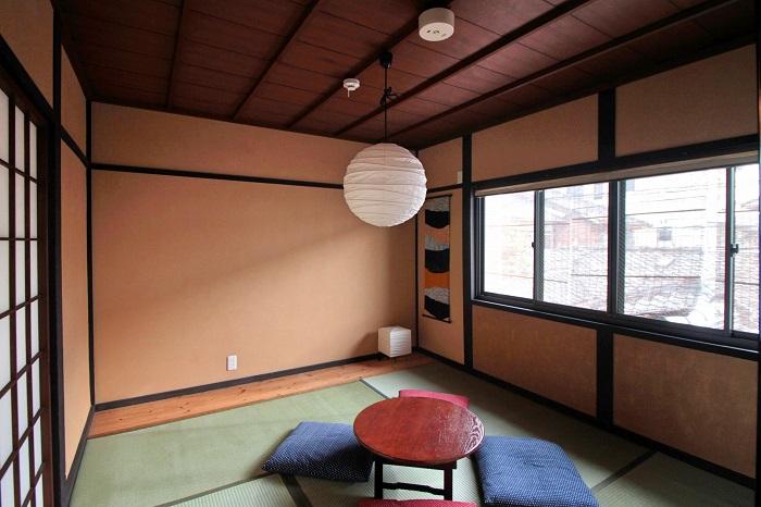 京都市中京区壬生松原町45-8の売買物件/2階南側、寒いときはここにコタツを置いて温まるのも良い　※写真は過去の賃貸募集時のもの