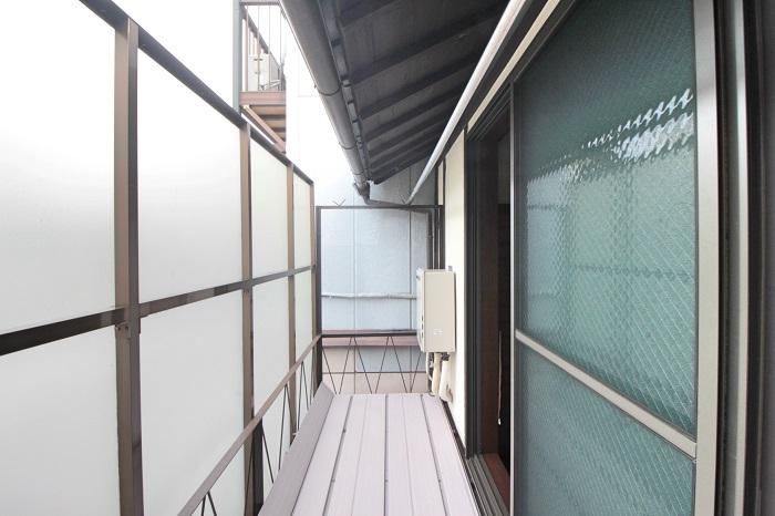 京都市中京区壬生松原町45-8の売買物件/ベランダにはしっかり目隠し　※写真は過去の賃貸募集時のもの