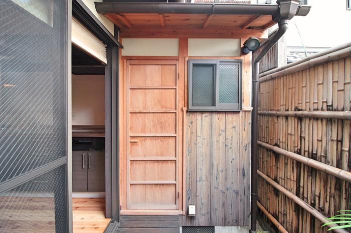 京都市中京区壬生松原町45-8の売買物件/トイレに行く際はほんの一瞬だけ外へ　※写真は過去の賃貸募集時のもの