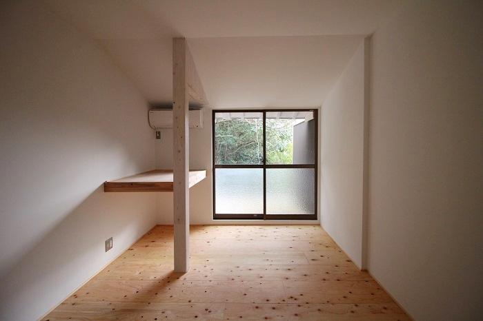 京都市山科区日ノ岡坂脇町21の賃貸物件/南側の洋室（8号室の写真　部屋によって若干仕様が異なります）