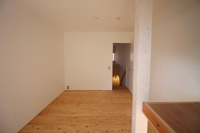 京都市山科区日ノ岡坂脇町21の賃貸物件/南側の洋室（8号室の写真）