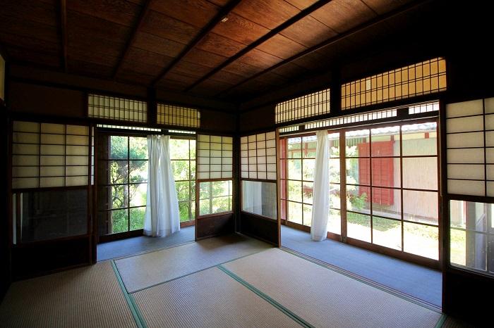 ここがメインになりそうな縁側が囲む部屋