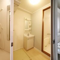 京都府京都市左京区高野泉町の売買物件/窓が大きく気持ち良いトイレ