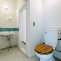 大阪市浪速区桜川の賃貸物件/トイレは木製便座