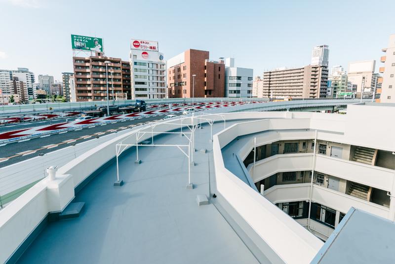 大阪市浪速区桜川の賃貸物件/部屋にバルコニーはありませんが洗濯物は共用屋上でも思いっきり干せます