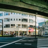 大阪市浪速区桜川の賃貸物件/新桜川ビルに沿って高速道路が伸びています