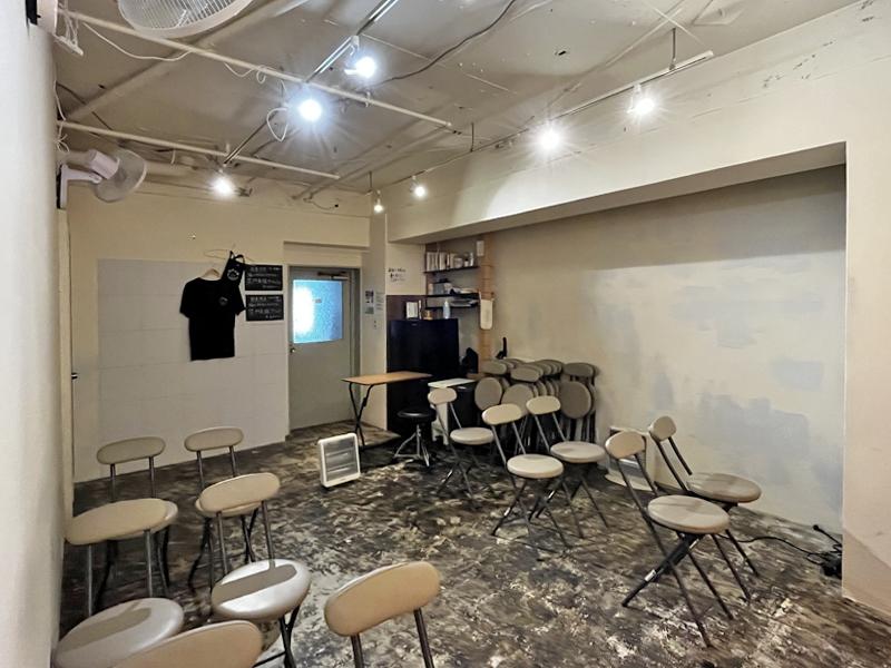 大阪市北区天満3丁目の賃貸物件/約35㎡、お客さんが20人ほどが入る広さです。
