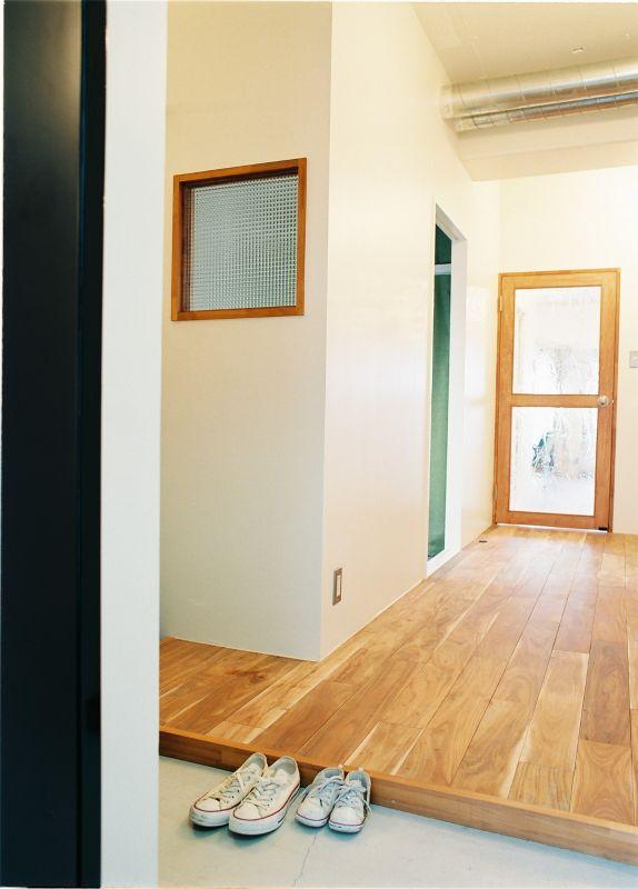 大阪市北区同心1丁目の賃貸物件/玄関ドアを開けると広い土間とフローリングが伸びやか