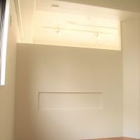 大阪市北区同心1丁目の賃貸物件/個室側にもニッチ棚、壁上部は空調のために開放