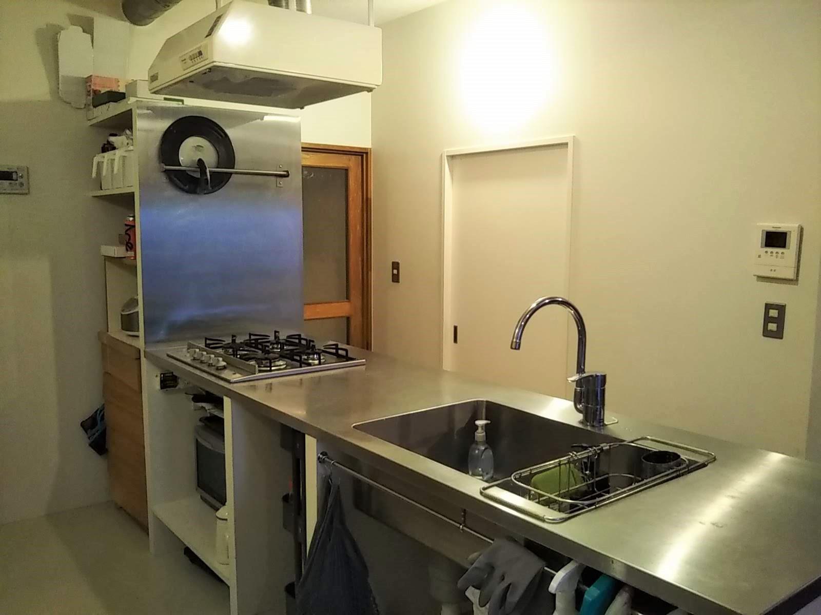 大阪市北区同心1丁目の賃貸物件/キッチン内側はオープン収納、たっぷり入ります