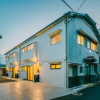 東大阪市永和2丁目の賃貸物件/新旧対比した外観。なんだか幻想的な夕景