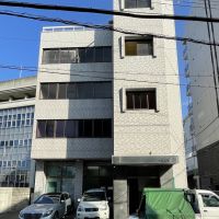 大阪市東成区大今里西1丁目の賃貸物件/今里駅８番出口からスグ。隣のビルにはイタリアンのお店も。